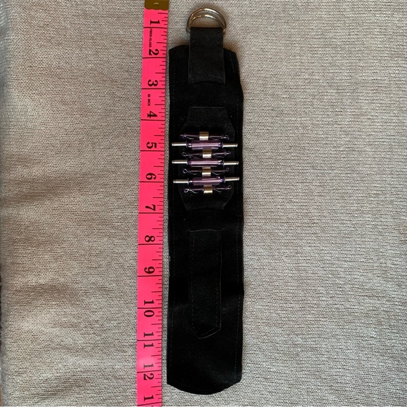 Hand crafted - Black Leather Cuff violet bead metal pieces ajustable bracelet - Picture 4 of 7